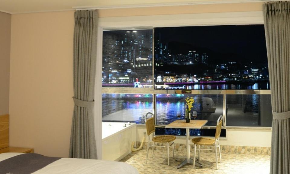Lium Spa Hostel Йосу Екстериор снимка